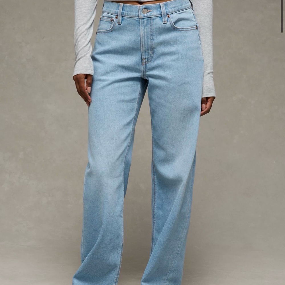 American Eagle Outfitters Light Wash Straight Leg Jeans